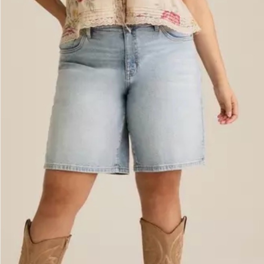 Light Wash Denim Bermuda Jorts - Women